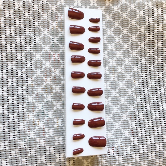 Basic Gel Oxblood Red Oval Fake Nails Hand-Painted - Picture 2 of 3